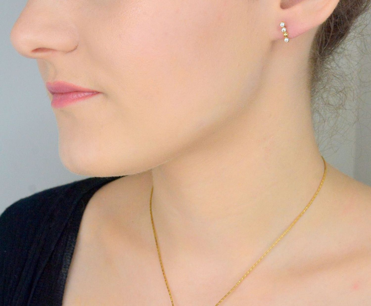 Kolczyki złote patyczki z cyrkonią pr 585, KL 9869 585  Kolczyki składają się z czterech małych kuleczek, ozdobione cyrkoniami. Kolczyki to ponadczasowa biżuteria, która pasuje do każdego 1.jpg